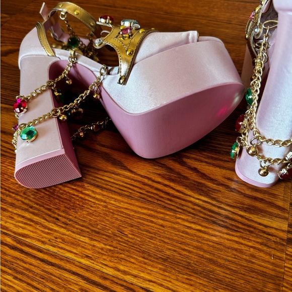 crowned charmer platform heels